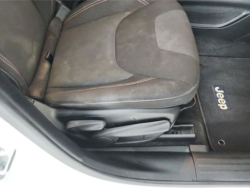 Used 2016 Jeep Cherokee Latitude w/ Comfort & Sound Group AWD/4WD image 21