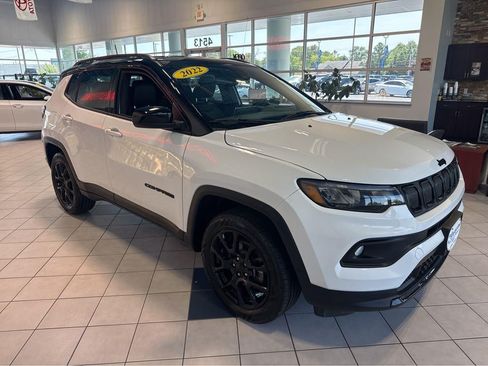 Used 2022 Jeep Compass Latitude AWD/4WD image 1