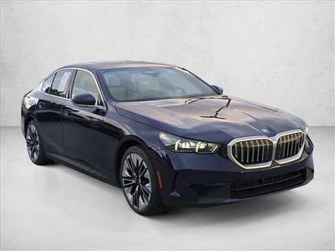 Certified 2026 BMW i5 eDrive40 RWD image 3