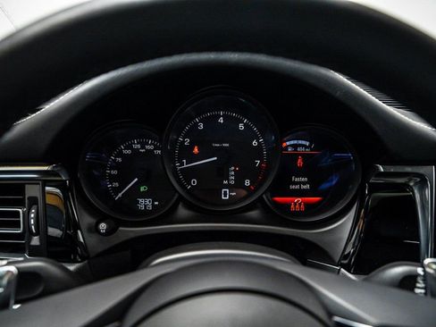 Certified 2025 Porsche Macan image 15