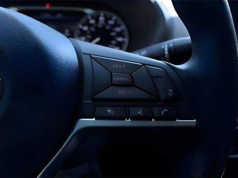 Used 2025 Nissan Sentra SV image 24