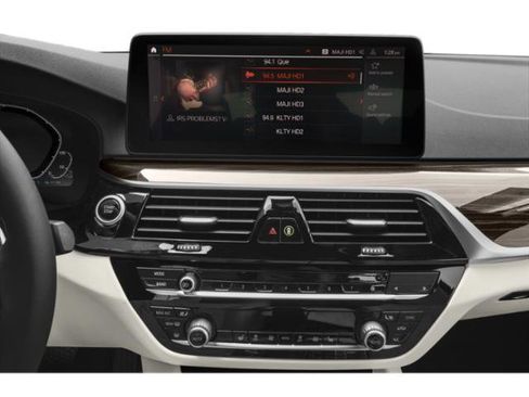 Used 2022 BMW 530e xDrive w/ Premium Package image 13