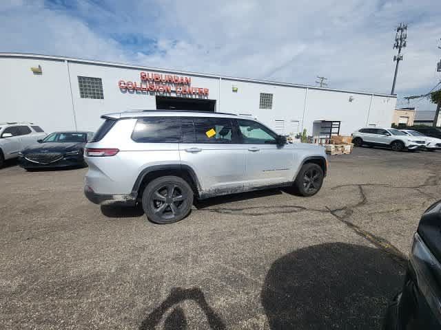Used 2024 Jeep Grand Cherokee L Altitude AWD/4WD image 10