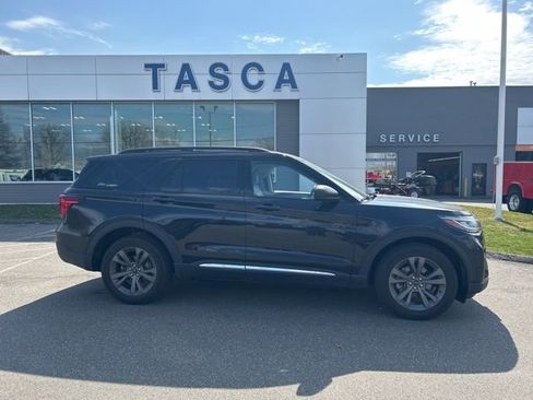 Used 2025 Ford Explorer Active w/ Active Comfort Package image 8