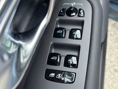 Certified 2025 Volvo XC90 B6 Plus image 22