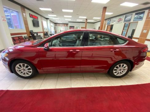 Used 2017 Ford Fusion S image 2