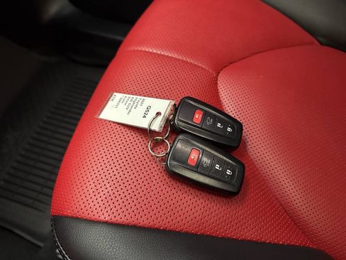 Used 2021 Toyota Highlander XSE AWD/4WD image 24