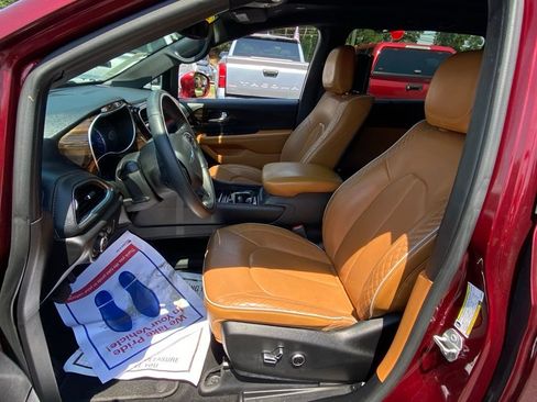 Used 2021 Chrysler Pacifica Pinnacle FWD image 6