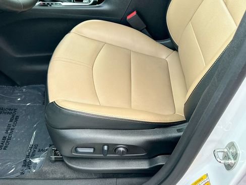Used 2023 Chevrolet Equinox Premier FWD image 18