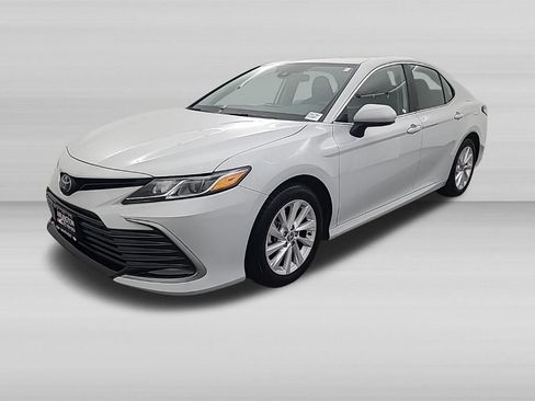 Used 2024 Toyota Camry LE FWD image 9