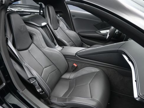 Used 2025 Chevrolet Corvette Stingray Coupe w/ Z51 Performance Package image 28