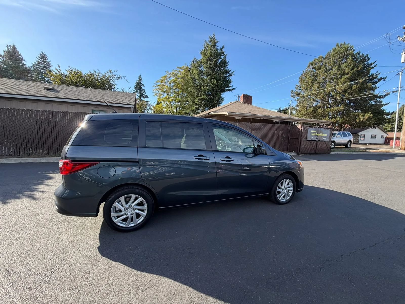 Used 2012 MAZDA MAZDA5 Sport FWD image 4