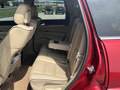 Used 2015 Jeep Grand Cherokee Overland AWD/4WD image 24