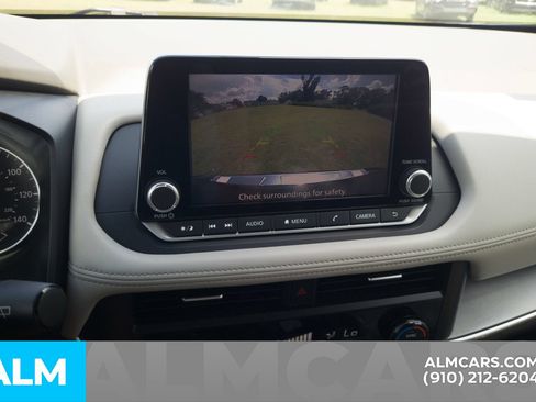 Used 2025 Nissan Rogue SV AWD/4WD image 8
