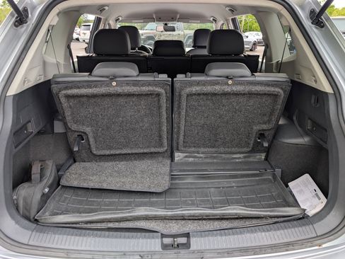 Used 2020 Volkswagen Tiguan SE image 19