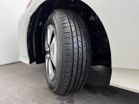 Used 2018 Toyota Prius Two w/ Prius Two Safety Plus Package FWD image 30