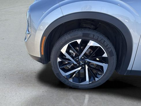 Used 2024 Mitsubishi Outlander SE image 17