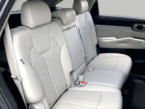 Certified 2025 Kia Sorento S w/ Panoramic Sunroof Package FWD image 20