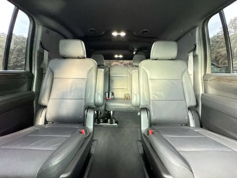Used 2024 Chevrolet Suburban LT RWD image 34