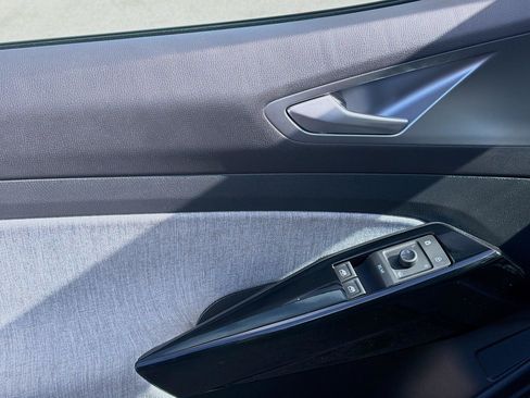 Used 2023 Volkswagen ID.4 Pro image 17