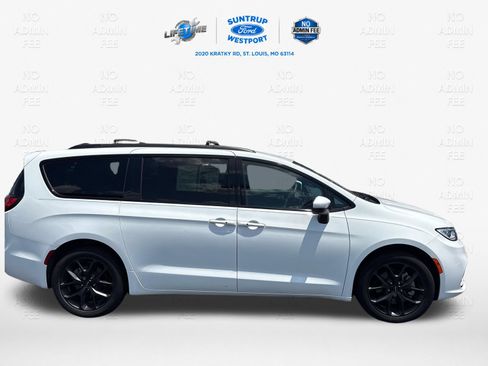 Used 2023 Chrysler Pacifica Touring-L w/ S Appearance Package AWD/4WD image 8