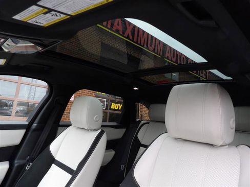 Used 2020 Land Rover Range Rover Velar R-Dynamic S image 32