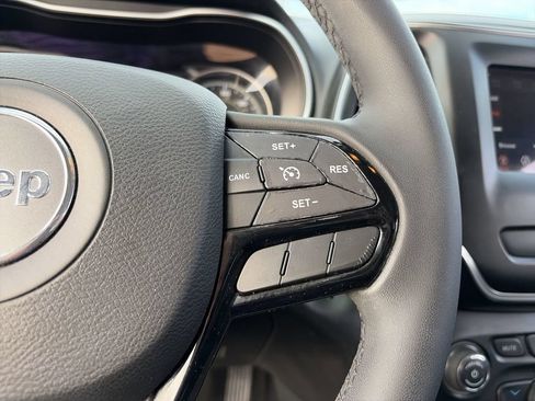Used 2020 Jeep Cherokee Latitude Plus FWD image 16