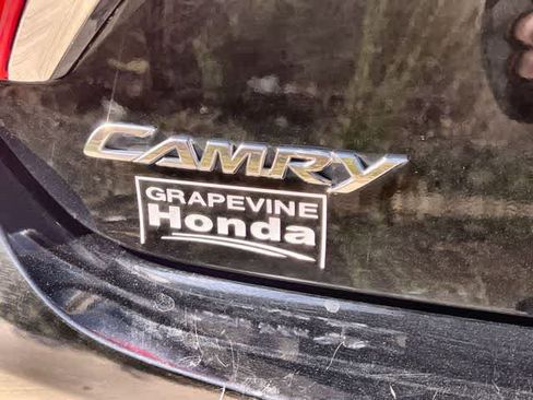 Used 2017 Toyota Camry XLE image 8