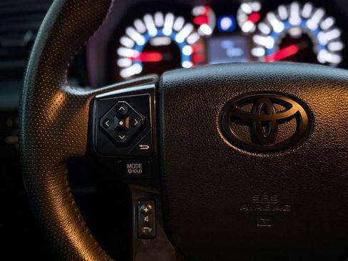 Used 2018 Toyota 4Runner TRD Off-Road image 33
