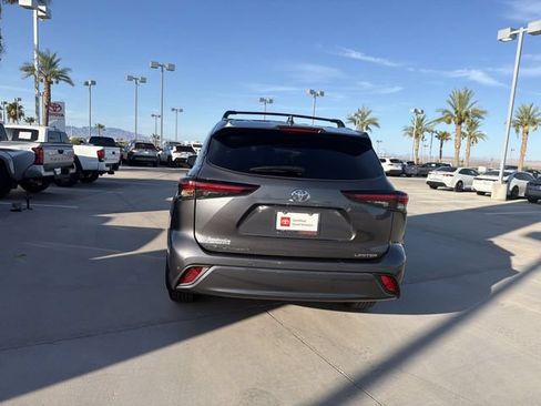 Certified 2025 Toyota Highlander Limited FWD image 6