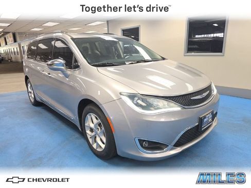 Used 2020 Chrysler Pacifica Limited FWD image 1
