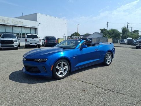 Used 2018 Chevrolet Camaro LT RWD image 8