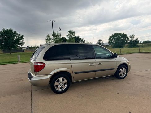 Used 2005 Dodge Caravan SXT FWD image 26