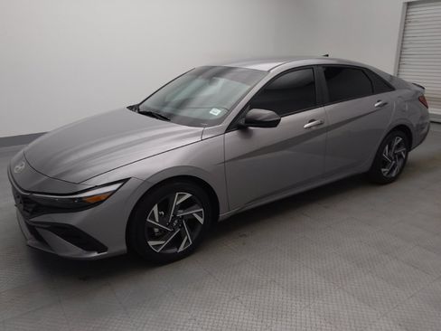 Used 2025 Hyundai Elantra Sport FWD image 2