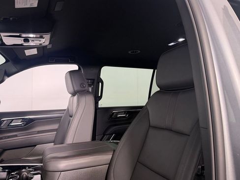 Used 2026 Chevrolet Suburban RST AWD/4WD image 24