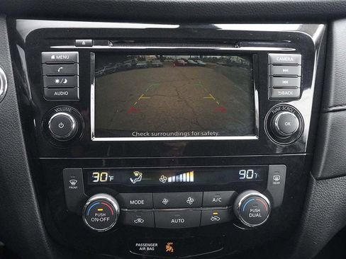 Used 2020 Nissan Rogue SV image 38