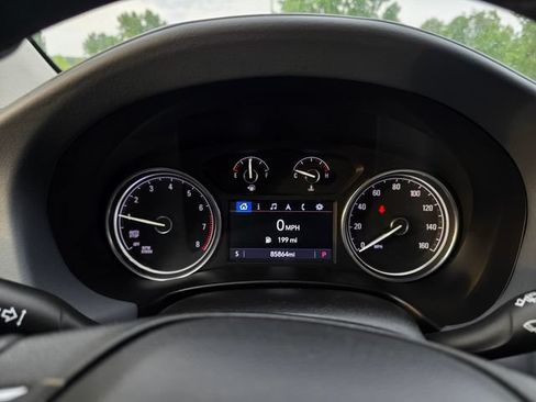 Used 2020 Buick Enclave Essence AWD/4WD image 31