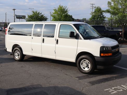 Used 2025 Chevrolet Express 3500 LS RWD image 2