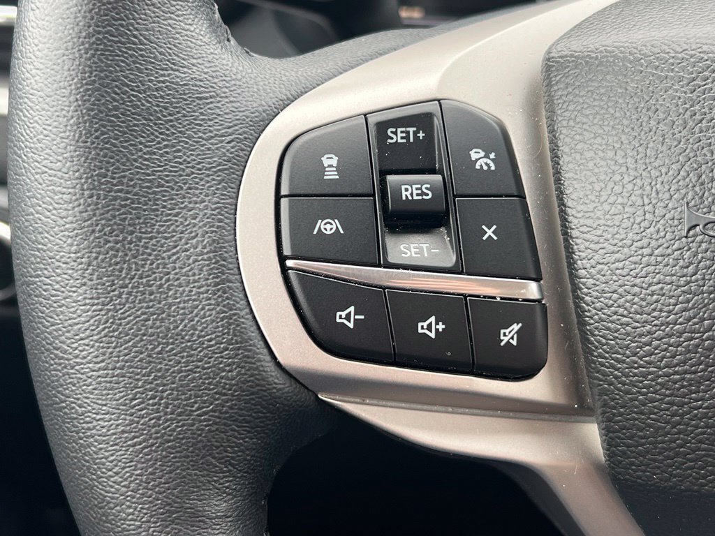 Used 2023 Ford Explorer XLT AWD/4WD image 35