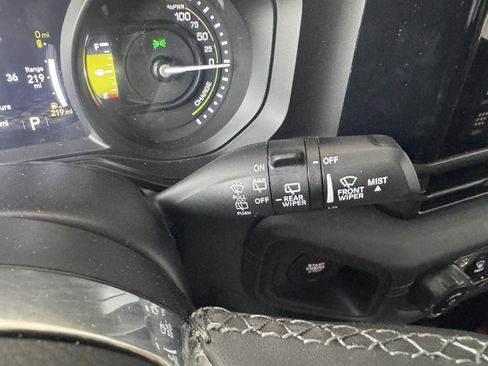 Used 2025 Jeep Wrangler Unlimited Sahara w/ Safety Group image 19