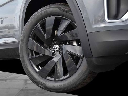 New 2026 Volkswagen Atlas SE image 3