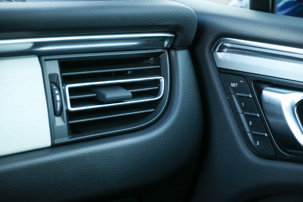 Certified 2026 Porsche Macan AWD/4WD image 39