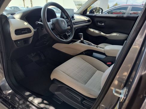 Used 2023 Honda HR-V LX image 2