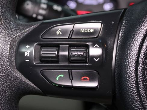 Used 2016 Kia Sedona LX w/ LX Convenience Package image 20