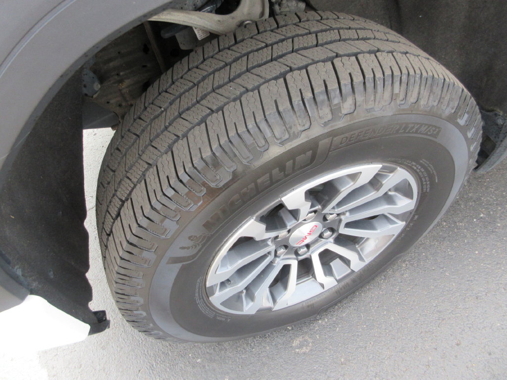 Certified 2019 GMC Sierra 1500 AT4 w/ Off Road Performance Package AWD/4WD image 15