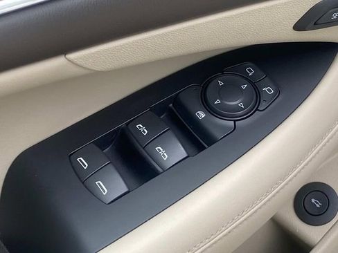 Used 2018 Buick LaCrosse Essence FWD image 13