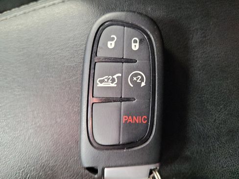Used 2019 Jeep Cherokee Limited FWD image 32