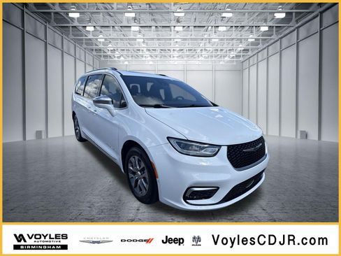 Used 2024 Chrysler Pacifica Pinnacle FWD image 1