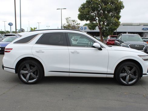 Used 2023 Genesis GV70 2.5T w/ Sport Prestige Package AWD/4WD image 6