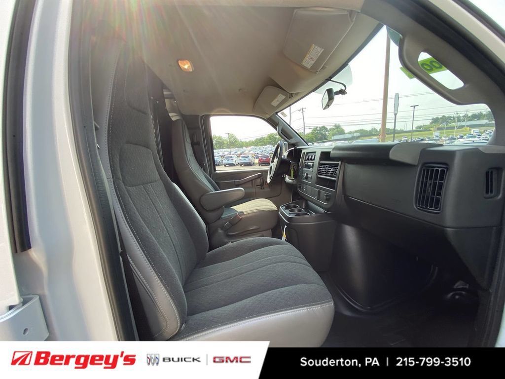 Certified 2025 Chevrolet Express 2500 w/ Driver Convenience Package RWD image 32